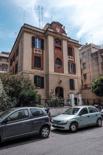 Exterior 4, Lush Garden Steps Away from Great Park, Roma