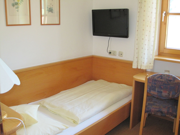 Bedroom 3, Landhotel Maiergschwendt by DEVA, Traunstein
