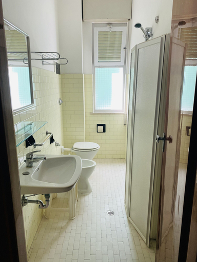 Bathroom 5, Hotel La Fenice, Rimini