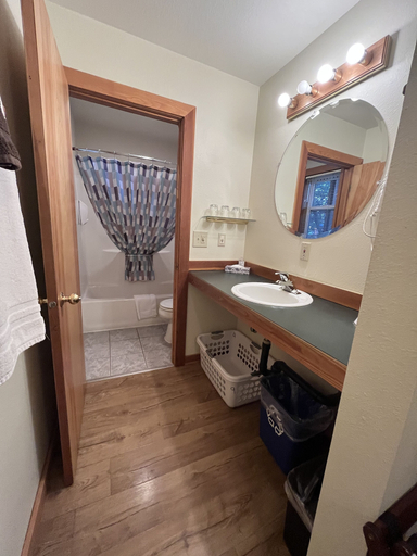 Bathroom 5, River Run Inn, Okanogan
