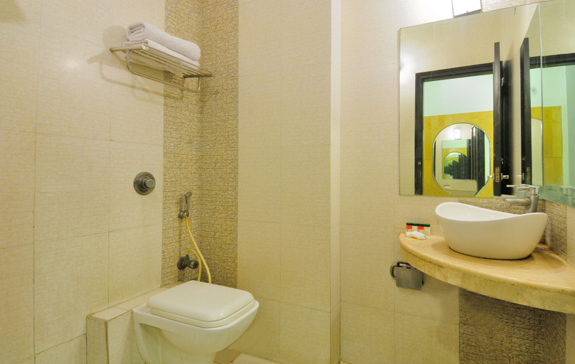 Bathroom 5, Hotel Maya Cottage, Delhi