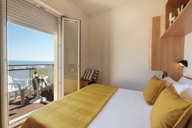 Bedroom 4, Hotel Oceanic, Rimini