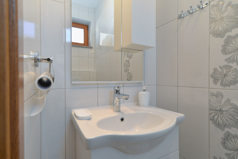 Bathroom 3, Apartment 1807, Pula