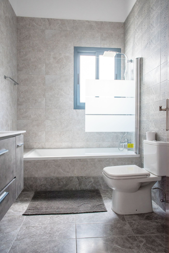 Bathroom 5, Julipapas Gardens