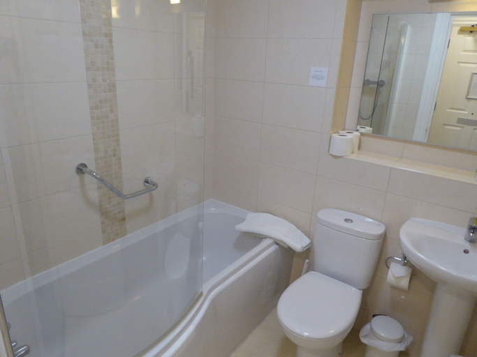 Bathroom 3, The Osborne Apartments, Torbay