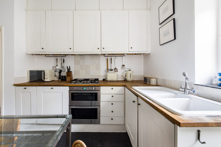 Others 5, Luxurious Villa in Shepherd's Bush, London