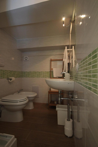 Bathroom 4, Albachiara, Napoli