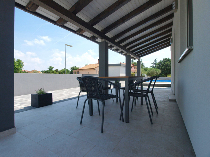 Others 5, Apartment 1670, Pula