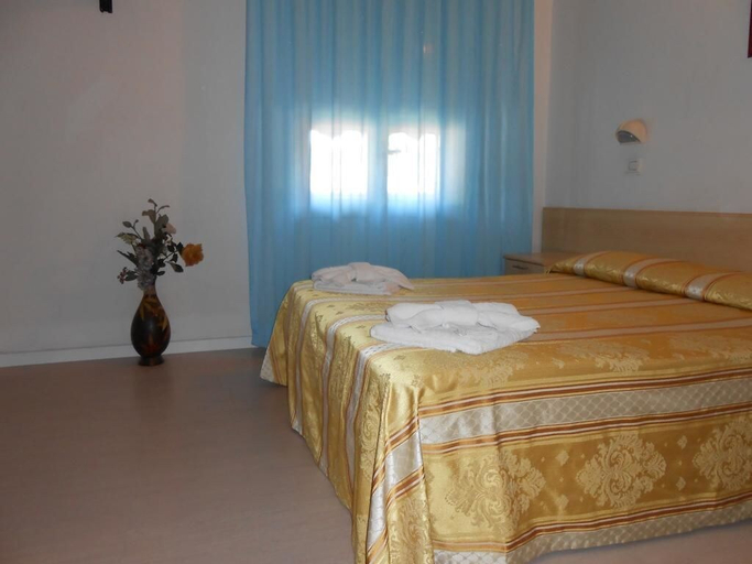 Bedroom 3, Hotel New Primula, Rimini