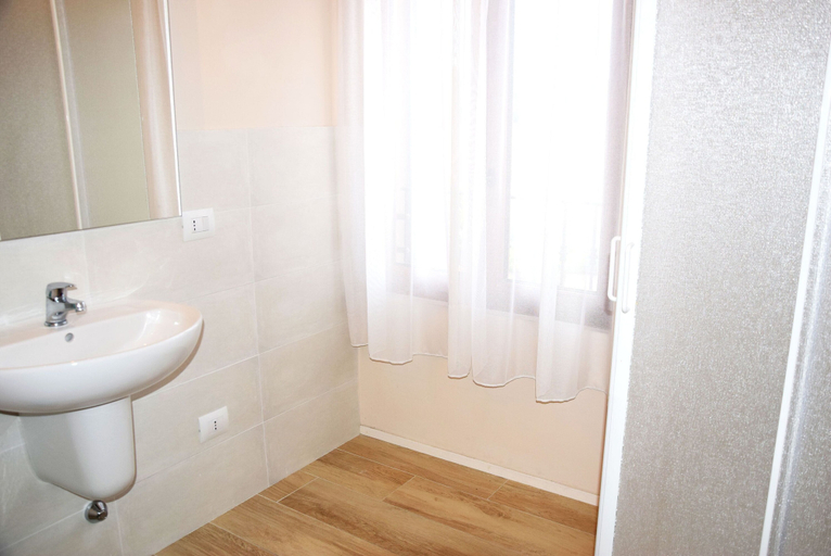 Bathroom 3, Sogno Azzurro, Livorno
