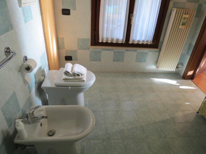 Bathroom 5, Casa Madonnina, Verona
