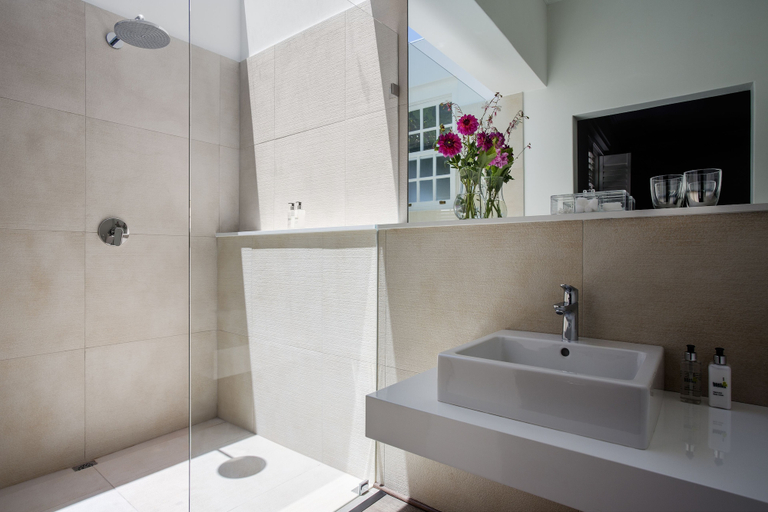 Bathroom 4, La Providence Guest House & Wine Farm, Cape Winelands