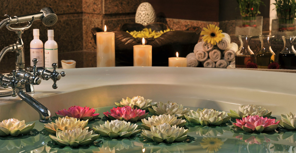 Bathroom 4, Country Inn & Suites by Radisson, Gurugram Sector 12, Gurgaon