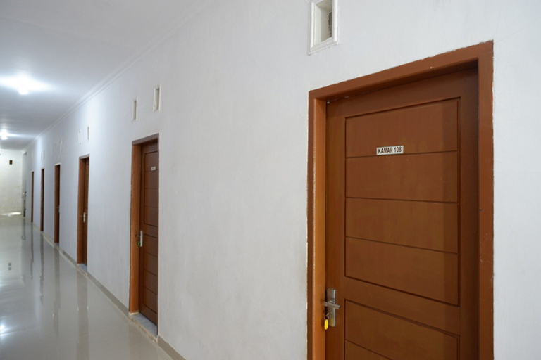 Others 5, RedDoorz near Pasar Baru Mamuju, Mamuju