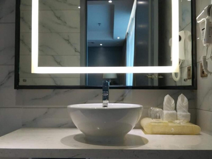 Bathroom 3, GreenTree Inn Shantou Chengjiang Road Business Hotel, Shantou