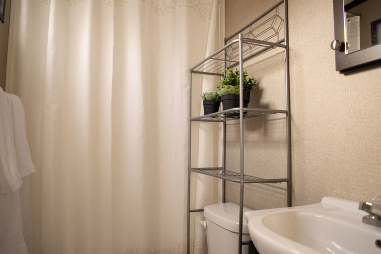 Bathroom 4, Vine Ridge Resort, Niagara