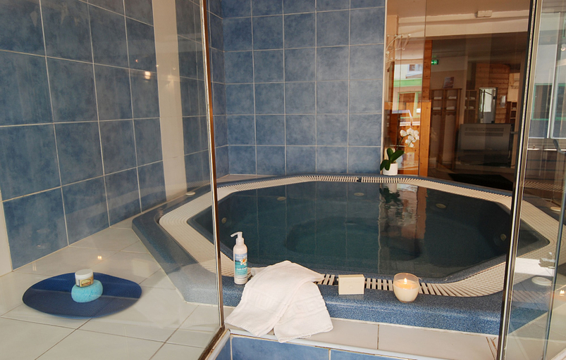 Bathroom 4, Hôtel Carlit, Pyrénées-Orientales