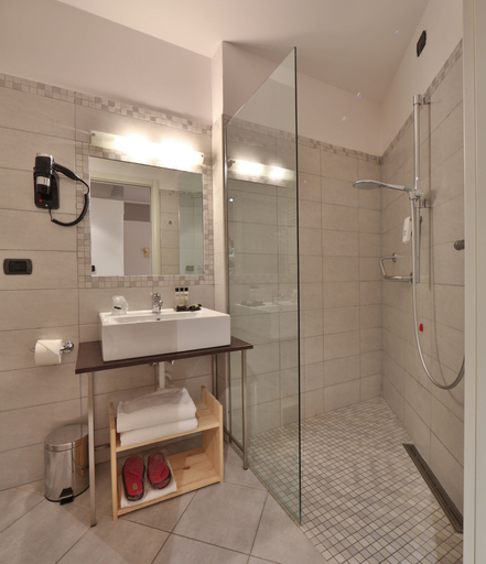 Bathroom 5, Hotel Alla Posta, Aosta