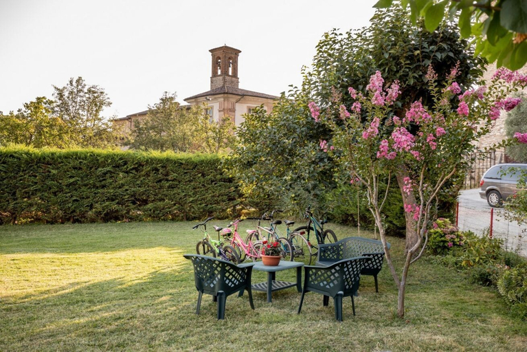 Garden 5, Borgo Santa Lucia Apartment with Private Parking & Garden, Perugia