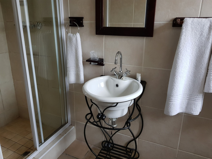 Bathroom 4, Oceans Hotel & Self Catering, Eden