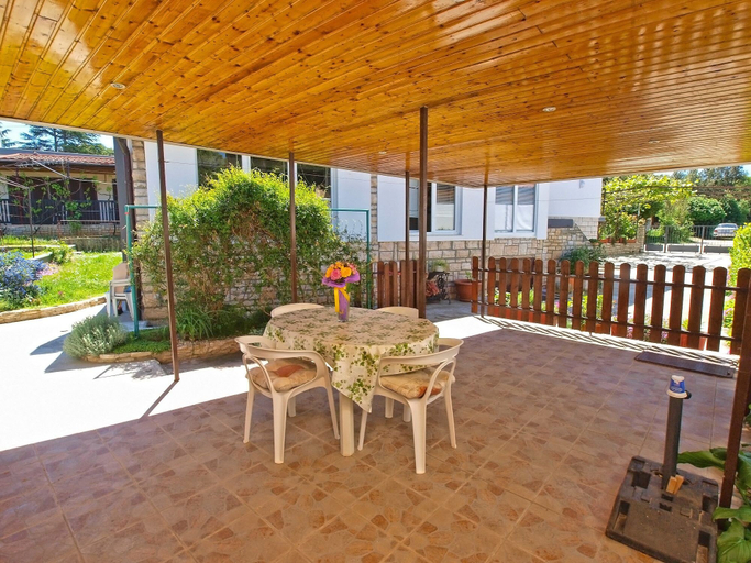 Food & Drinks, Apartment 535, Pula