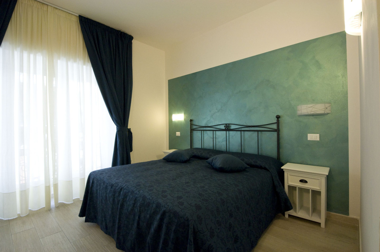 Bedroom 3, Ara Pacis Holidays Inn, Rome