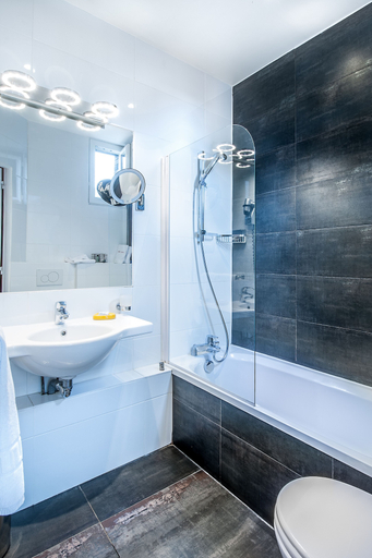 Bathroom 5, Hotel Virgina, Paris