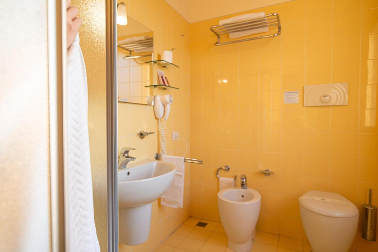 Bathroom 4, Hotel Mirandola, Modena