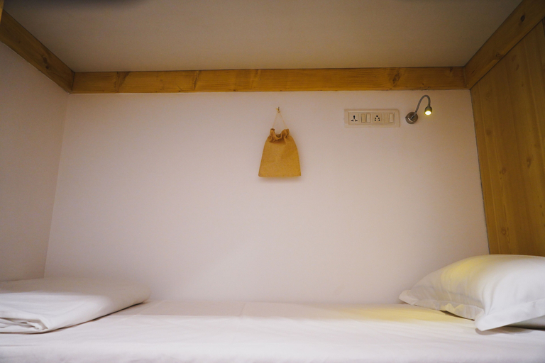 Bedroom 4, Nap Manor Hostels, Mumbai Suburban