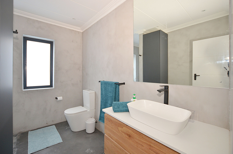 Bathroom 4, HoneyBee Cottage, West Coast