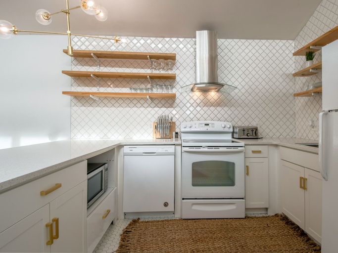 Others 5, Hillwood Lavish, Davidson