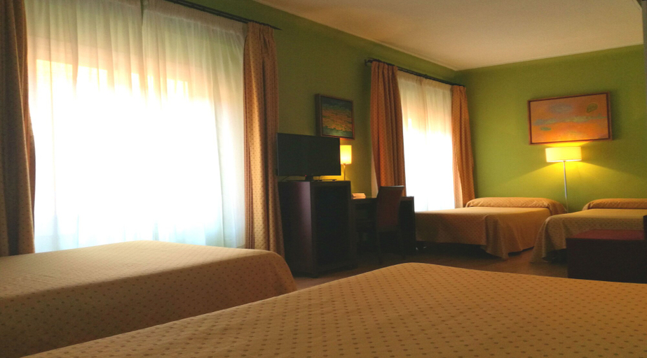 Bedroom 4, Hotel Carlos V, Granada