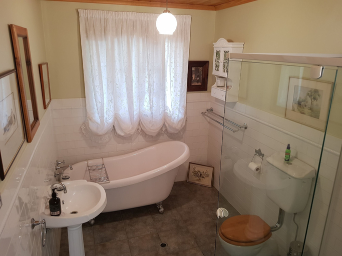 Bathroom 4, Amy's House, Clare and Gilbert Valleys