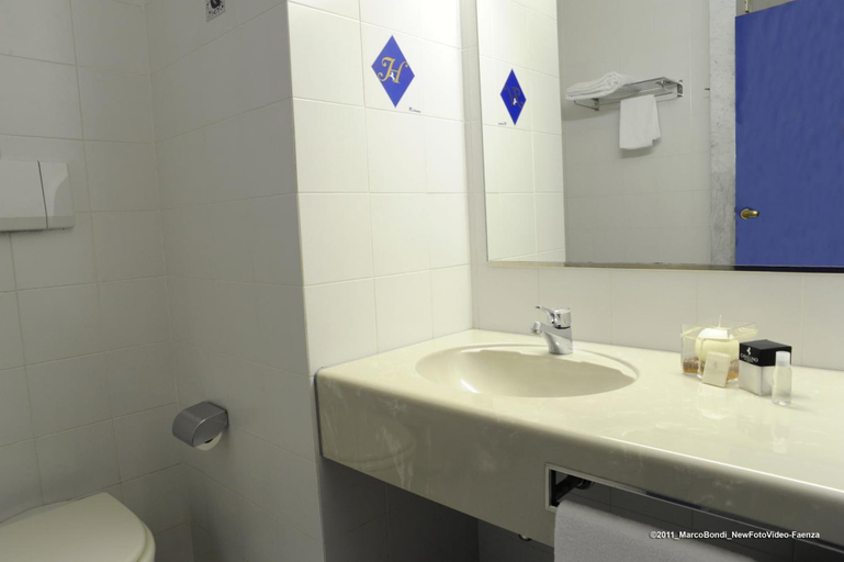Bathroom 5, Cavallino, Ravenna