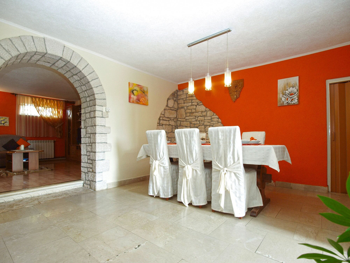 Food & Drinks, Apartment 1862, Žminj