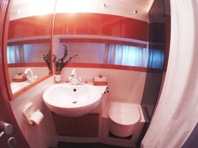 Bathroom, Yacht Suite Procida, Napoli