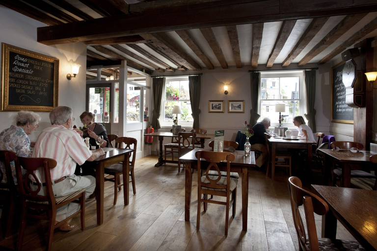 Food & Drinks 4, Dog & Bear Hotel, Kent