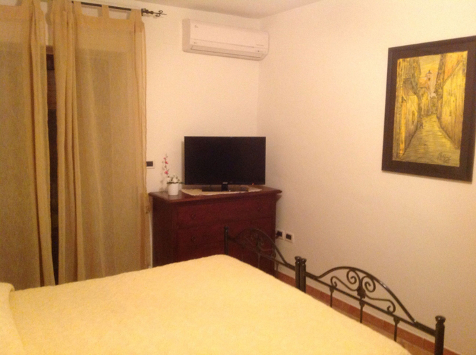 Bedroom 2, La Vecchia Taverna B&B, Salerno