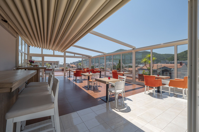 Food & Drinks 5, Hotel Skyprime