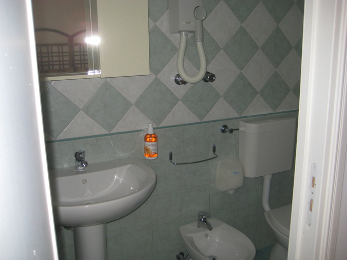 Bathroom 4, Villa Margherita, Trapani