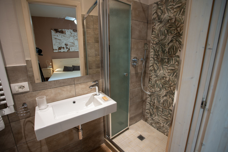 Bathroom 4, La Casa del Gelsomino, Ragusa