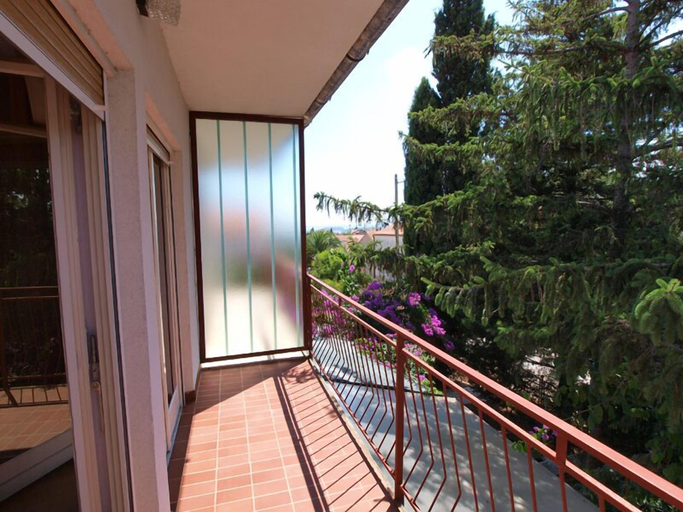 Others 5, Apartment 712, Medulin