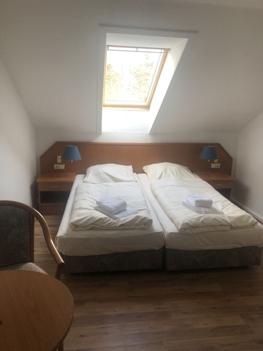 Bedroom 5, Berghotel Hahnenklee mit Ferienhaus, Goslar