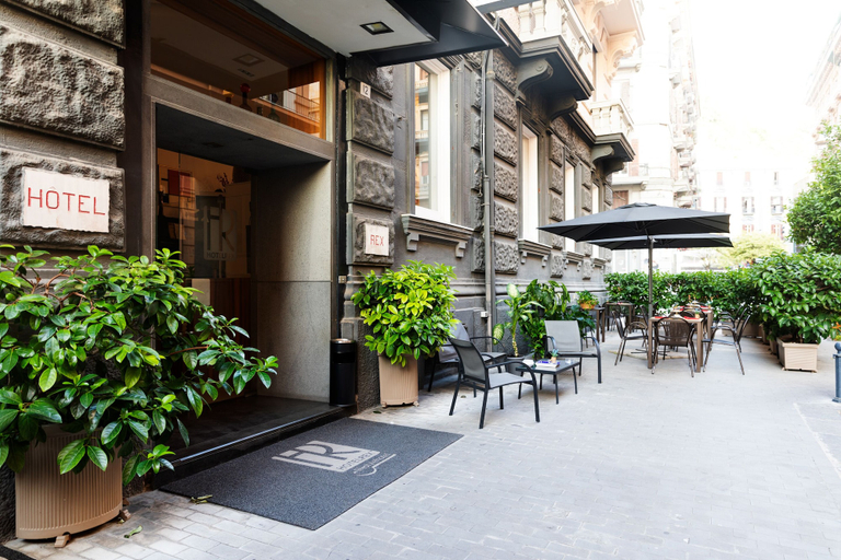 Exterior & Views