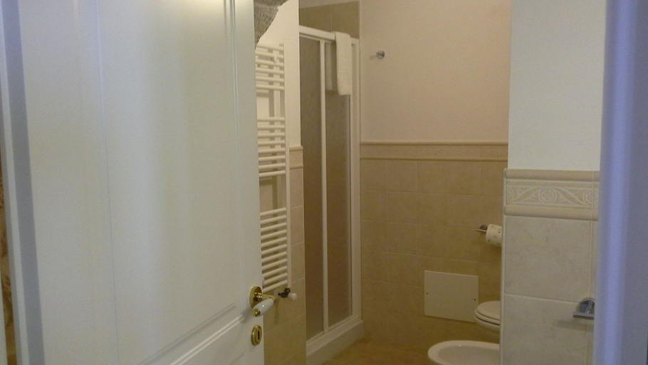 Bathroom 3, Masseria Ciavea, Bari
