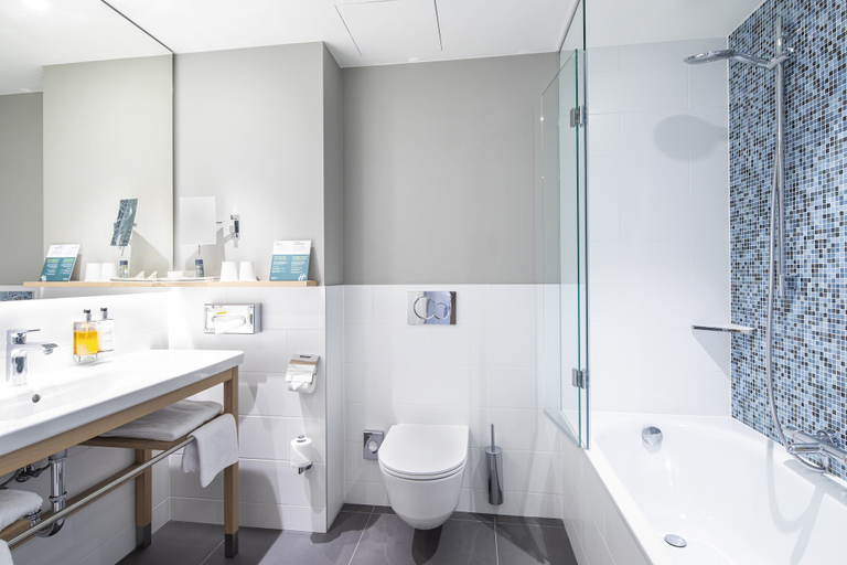 Bathroom 5, Holiday Inn GDANSK - CITY CENTRE by IHG, Gdańsk City