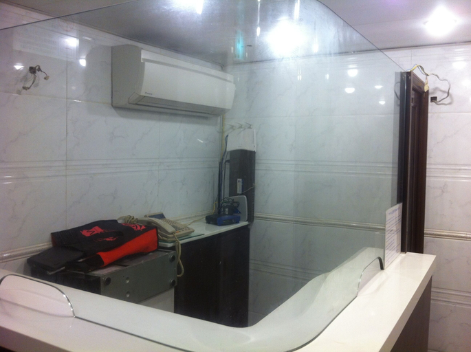 Bathroom 2, Oriental Pearl Hostel, Kowloon
