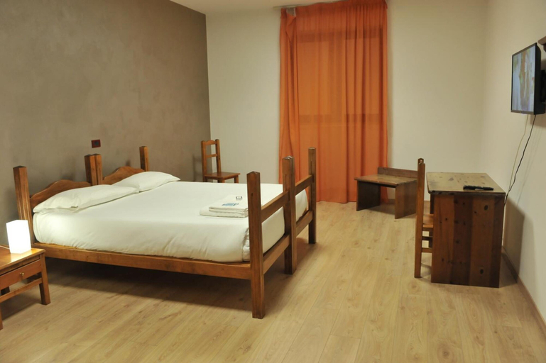 Bedroom 4, Hotel Theotokos, Potenza