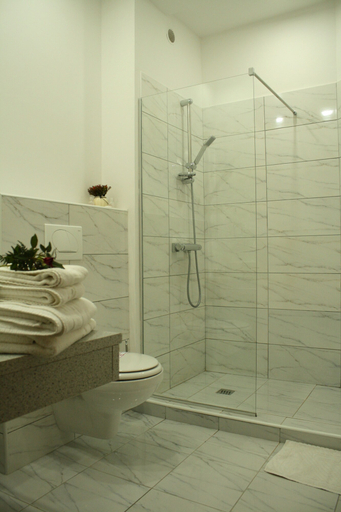 Bathroom 4, Hotel Danica