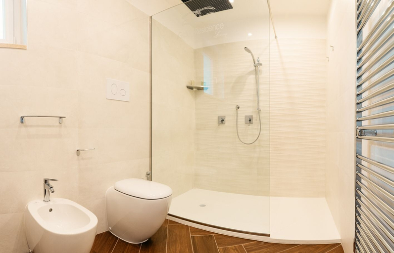Bathroom 5, Golden Residence, Caserta